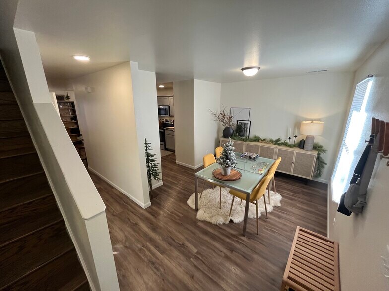 Building Photo - 304 Post Oak Dr