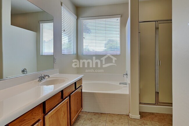 Building Photo - 7225 S 73rd Dr