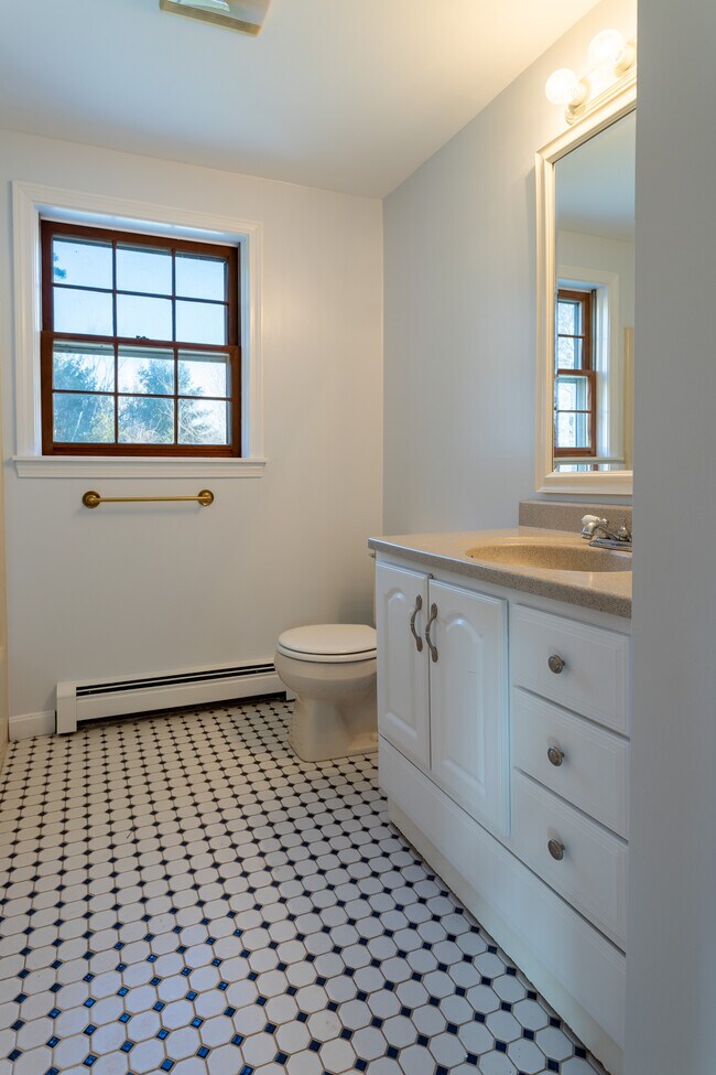 Building Photo - 4 Pheasant Ct