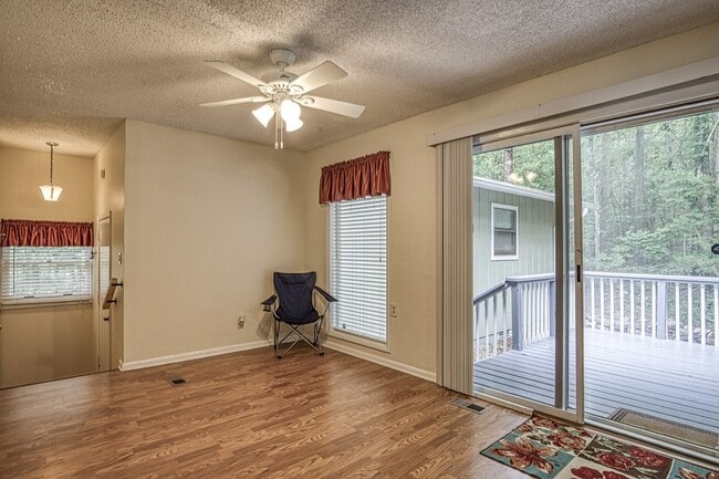 Building Photo - Central Hot Springs Village/Home/Unfurnished
