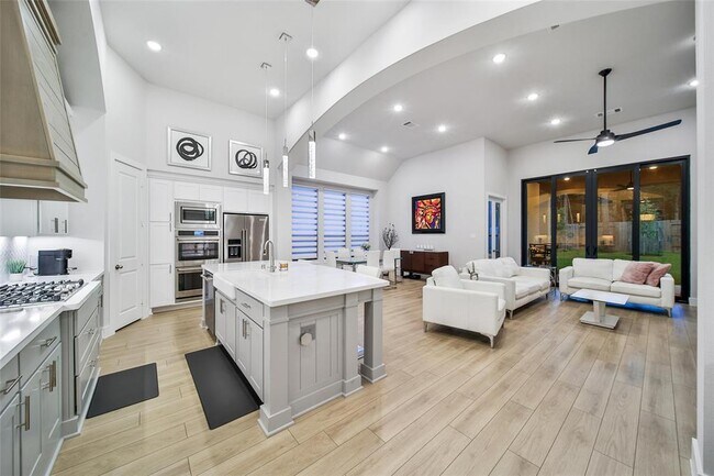 Building Photo - 149 Everest Dr