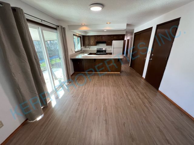 Building Photo - Charming 3-Bed, 2-Bath Haven with 1,296 Sq. Ft. of Cozy Comfort in Sandy, OR!