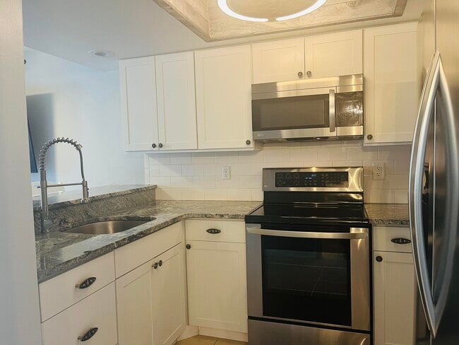 Building Photo - 3142-3153 Sir Hamilton Cir