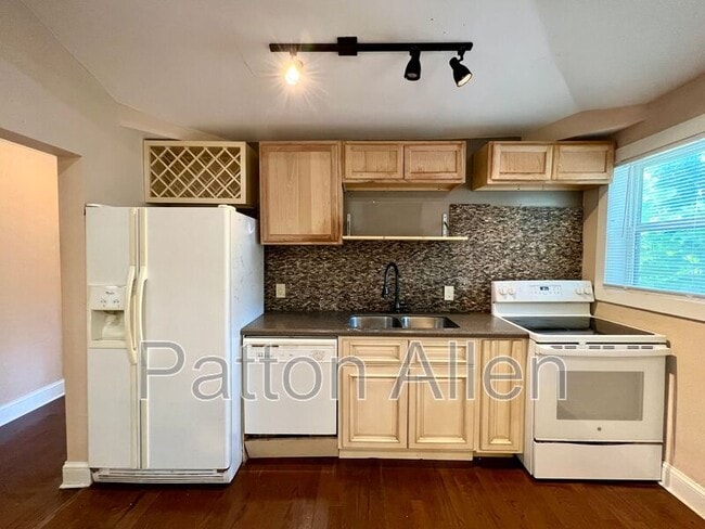 Building Photo - 114 Clingman Ave
