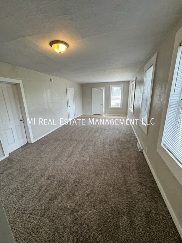 Building Photo - 634 Catawba Ave
