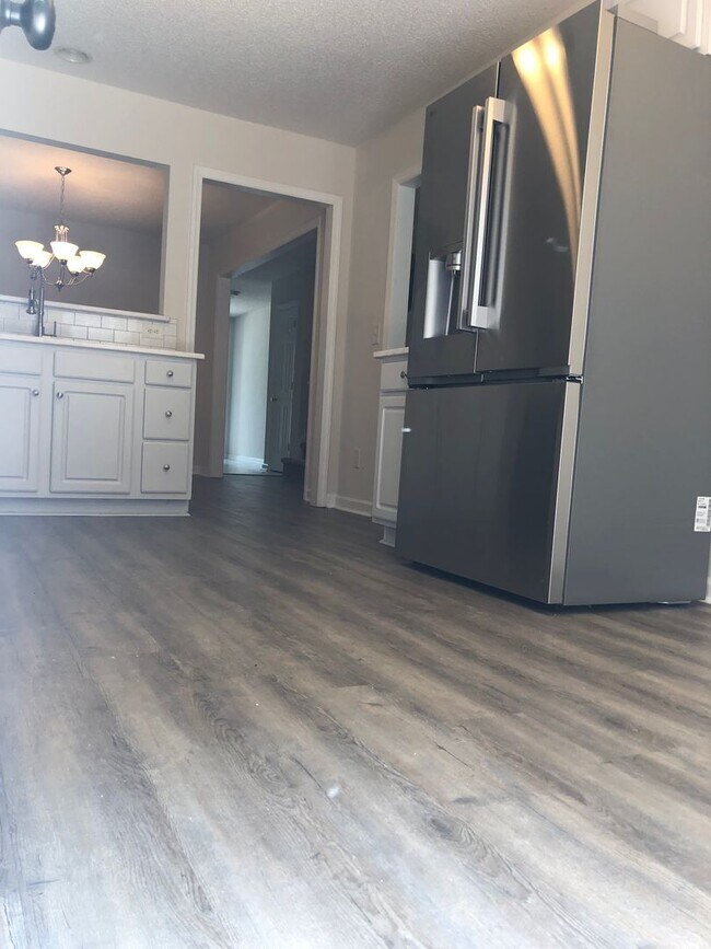 Building Photo - Available for immediate move in - Gorgeous...