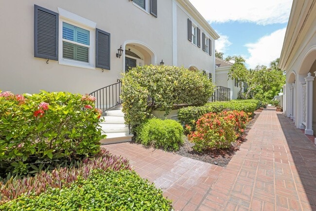 Building Photo - Georgian-Style Townhome Located At Bishops Court at The Oaks Preserve!