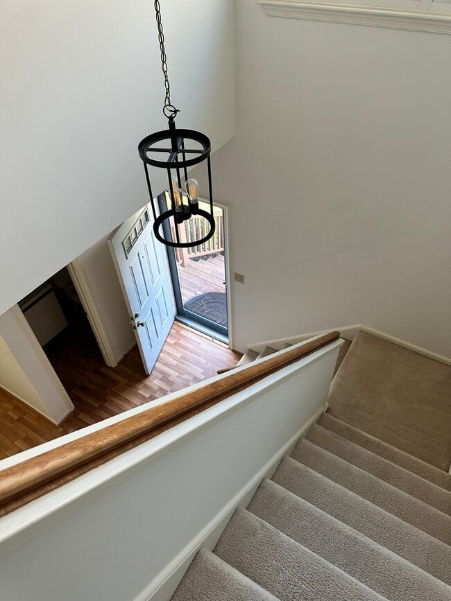 Building Photo - Townhouse in Chisel Run! Available Now