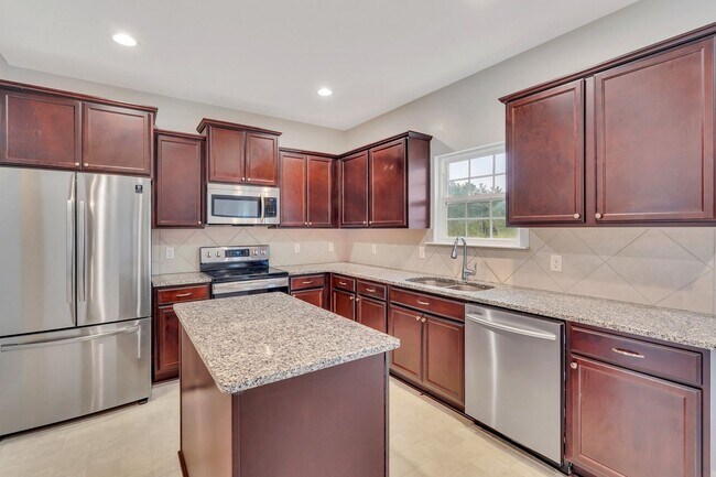 Building Photo - COMING EARLY JUNE 2026! (Pet Friendly)