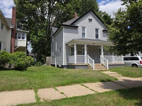 Building Photo - Three Bedroom Single Family home
