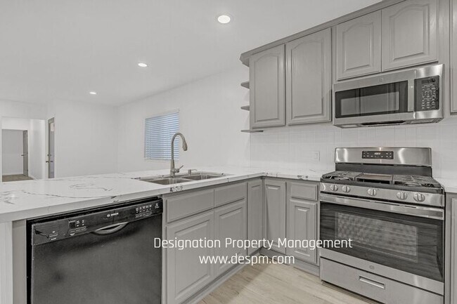 Building Photo - 3220 Casitas Ave