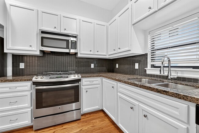 Building Photo - 2710 Hullsmith Dr