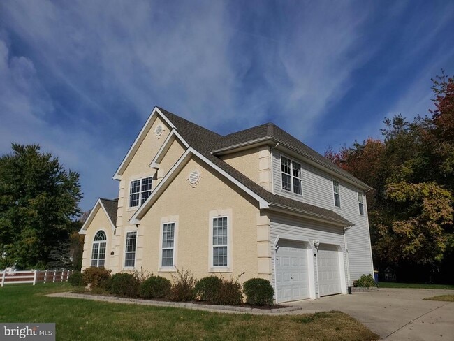 Building Photo - 5 Bandcroft Dr