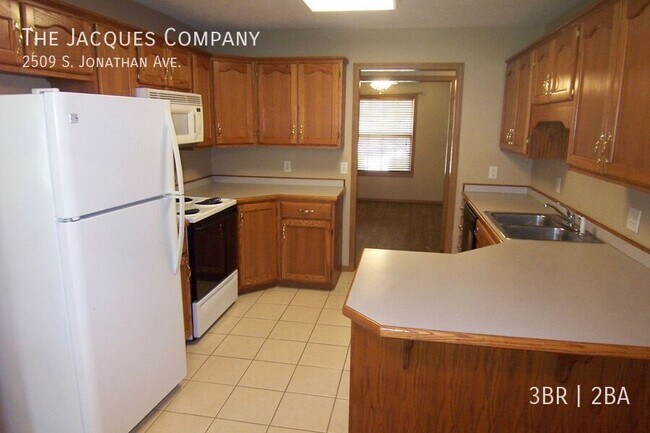 Building Photo - 2509 S Jonathan Ave