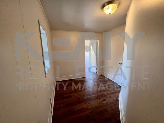 Building Photo - 503 Southdown Pl