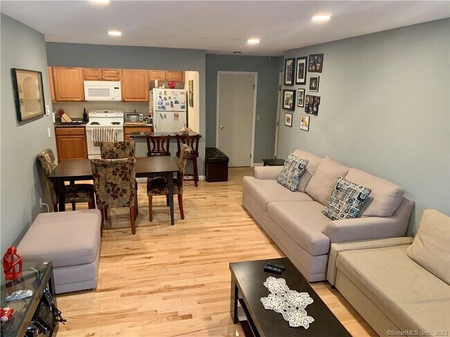 Building Photo - 3004 Madison Ave