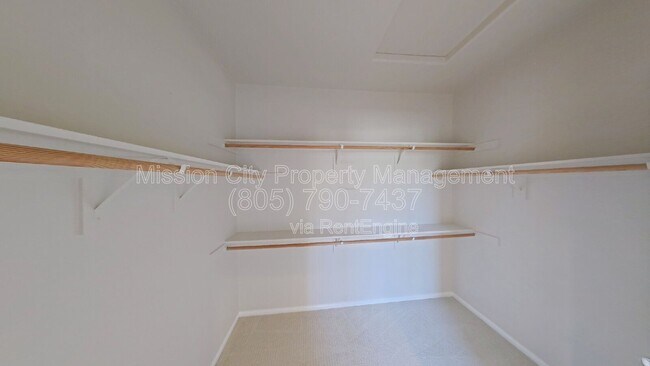 Building Photo - 6600 Calle Koral