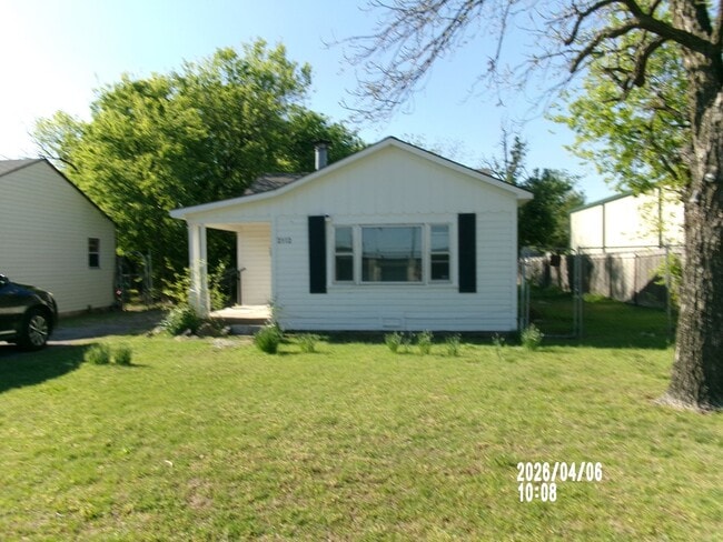 Building Photo - Charming Cottage on A. Avenue