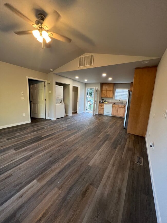 Building Photo - 2 bedroom rambler with Issaquah schools