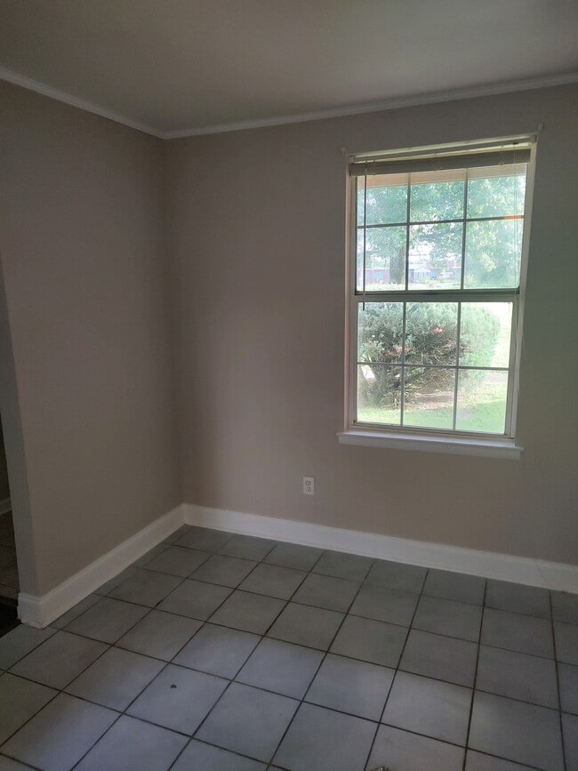 Building Photo - 1301 Neelys Bend Rd