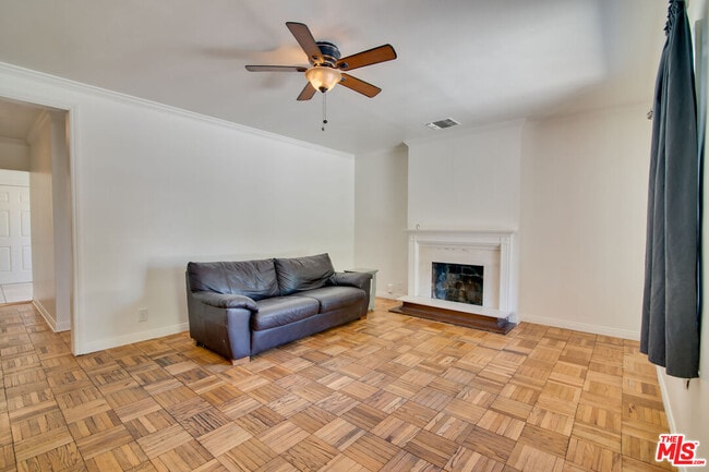 Building Photo - 10829 Kling St