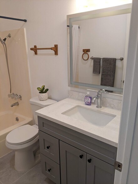 Building Photo - 4727 W 147th St