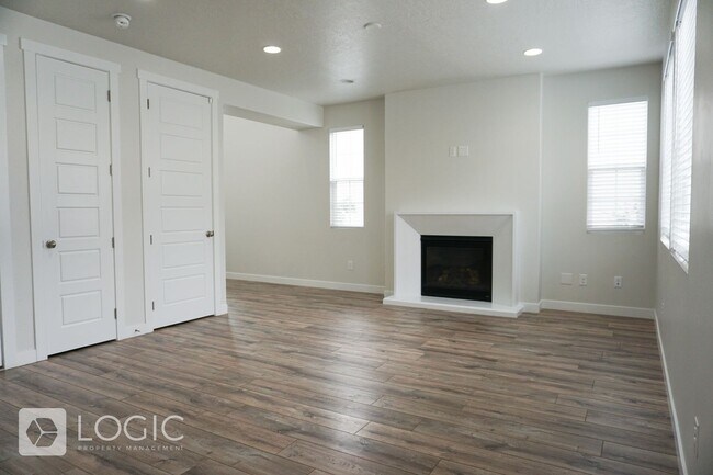 Building Photo - 856 2800 N