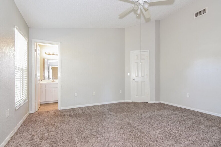 Building Photo - 306 Carriage Crossing Cir