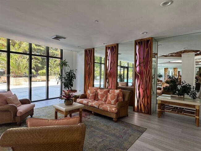 Building Photo - 1450 Brickell Bay Dr