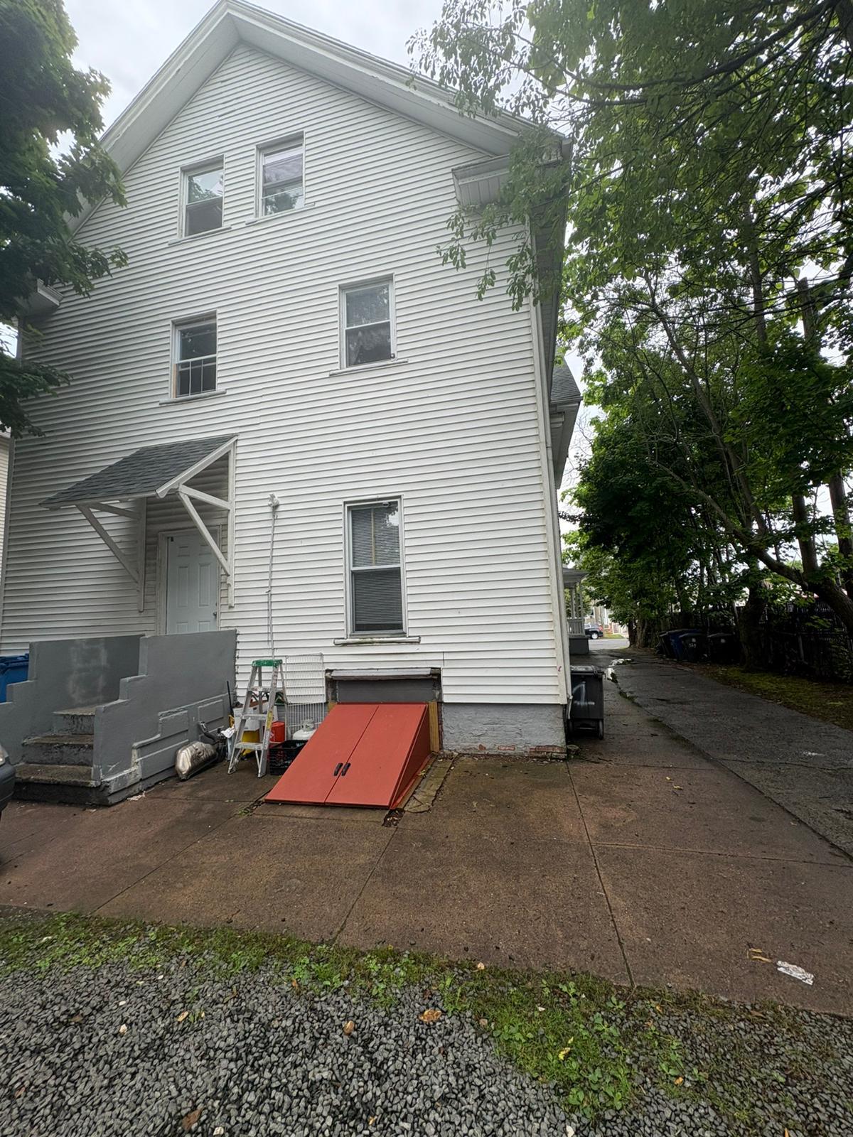 Building Photo - 322 Sherman Ave