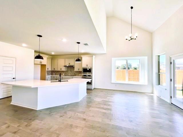 Building Photo - 608 Breeze Hollow Ln