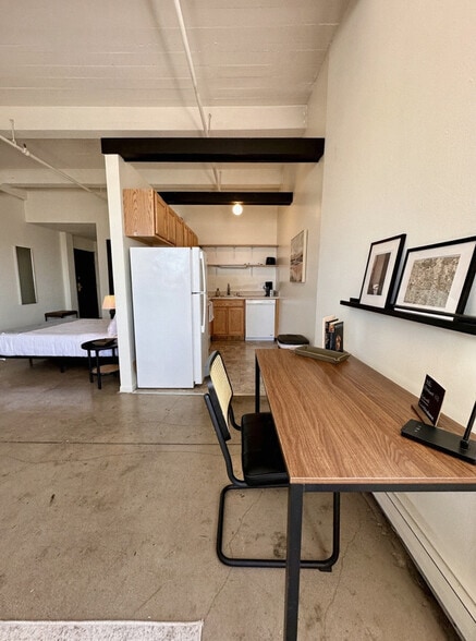 Building Photo - 823 N 2nd St