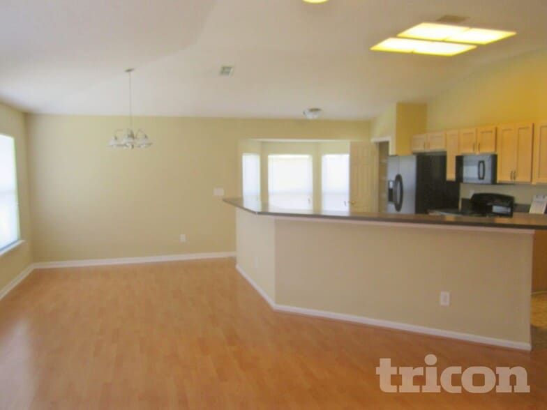 Building Photo - 325 Island View Cir