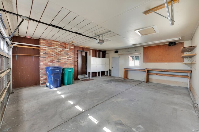Building Photo - 9325 Quail Hollow Cir
