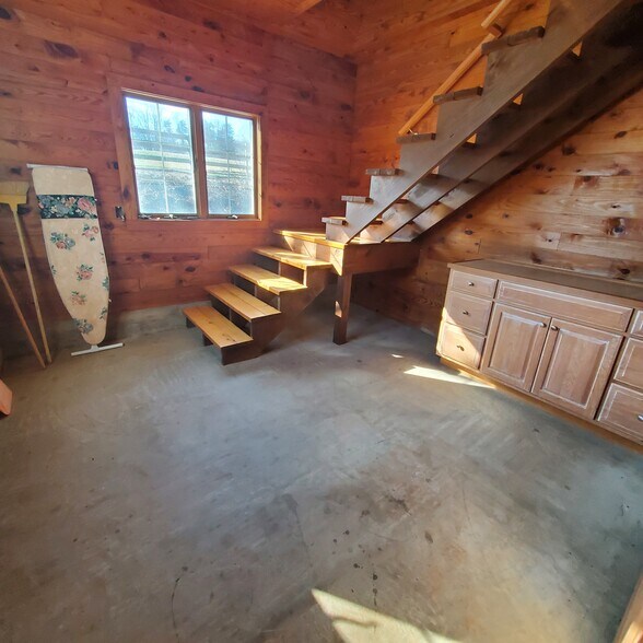 Tack Room - 1087 Walker Rd