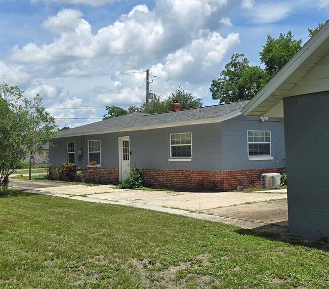 Building Photo - Coming Soon Lake Shore Single Family Home