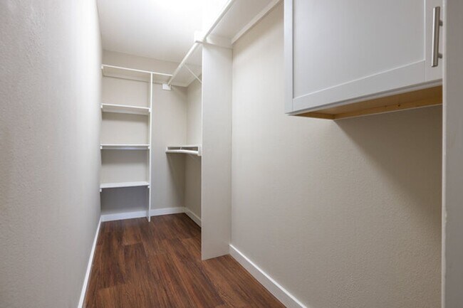 Building Photo - Beautiful home located in the heart of downtown!