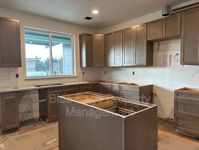 Building Photo - 865 W Hendrickson Rd