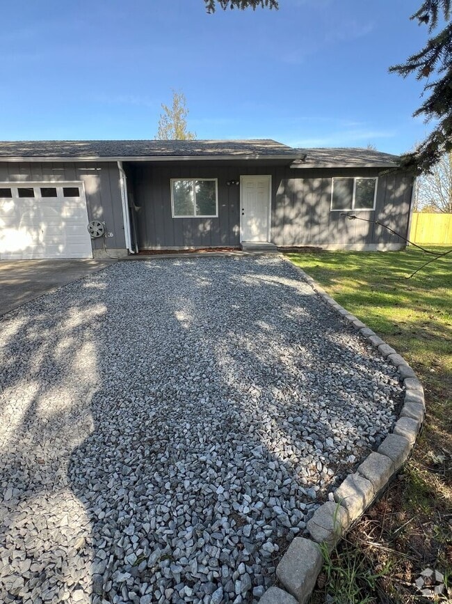 Building Photo - Jared and Travis Duplex