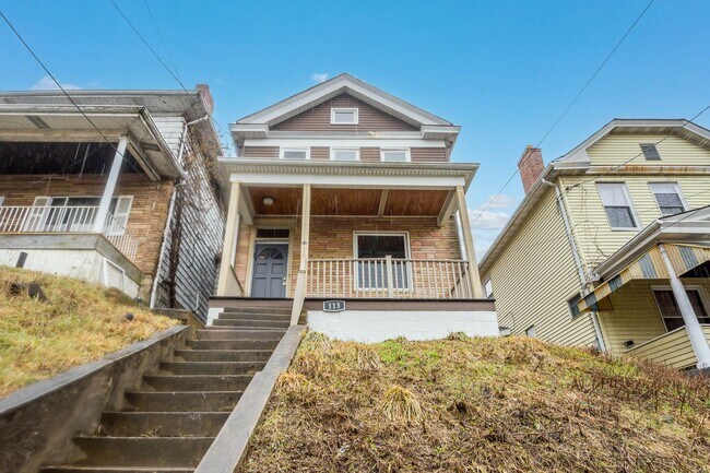 Building Photo - Stunning 4 Bedroom home in Carrick available May 15!