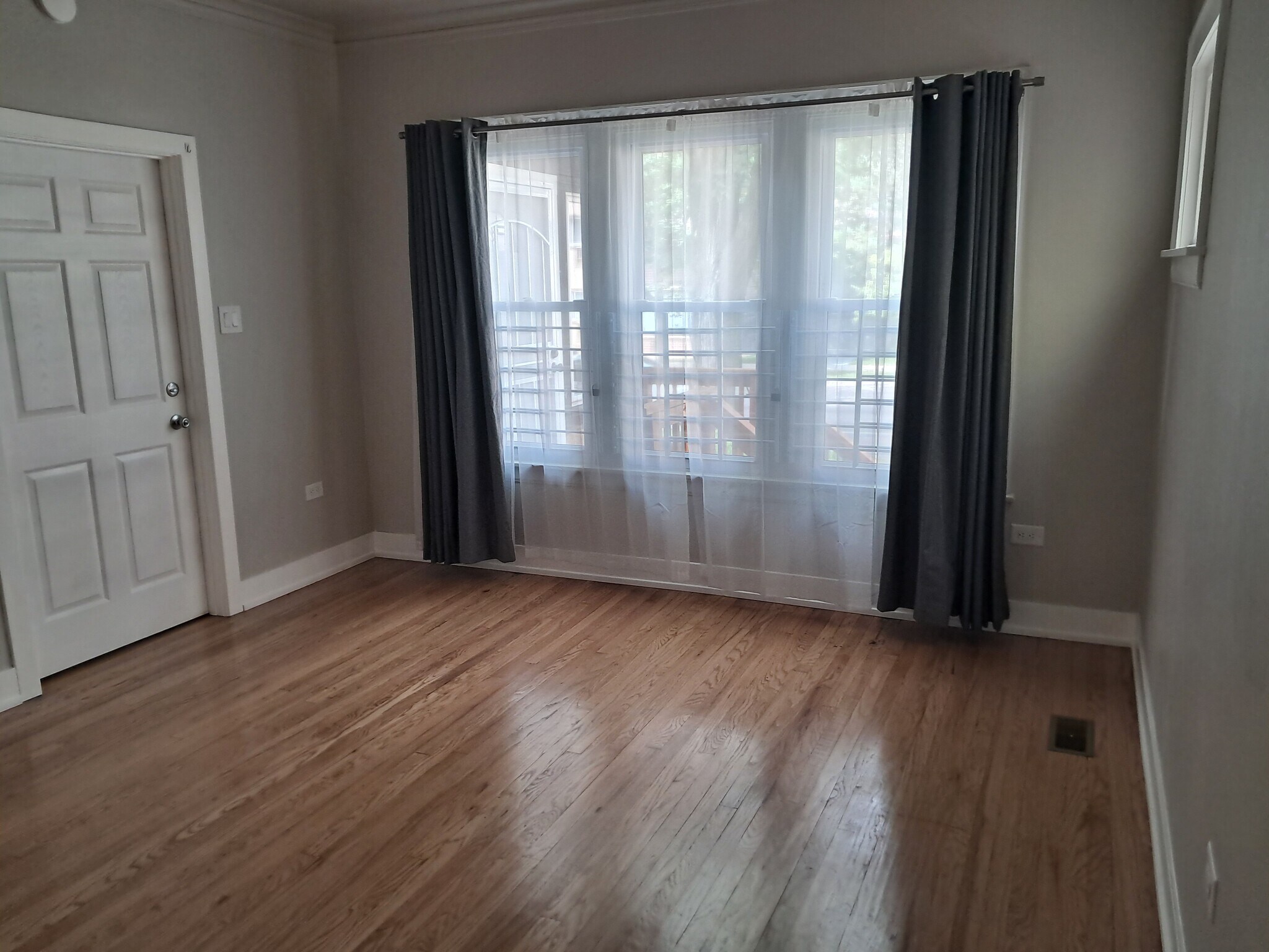 Living Room - 2221 W Touhy Ave