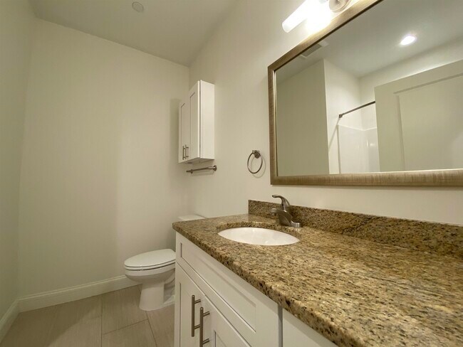 Building Photo - 875 Elm St