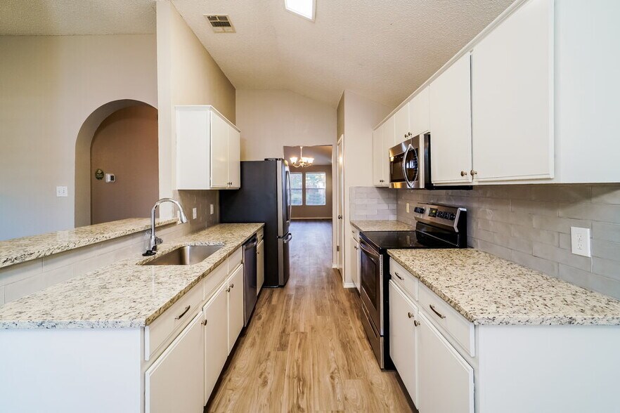 Building Photo - 706 Langford Dr