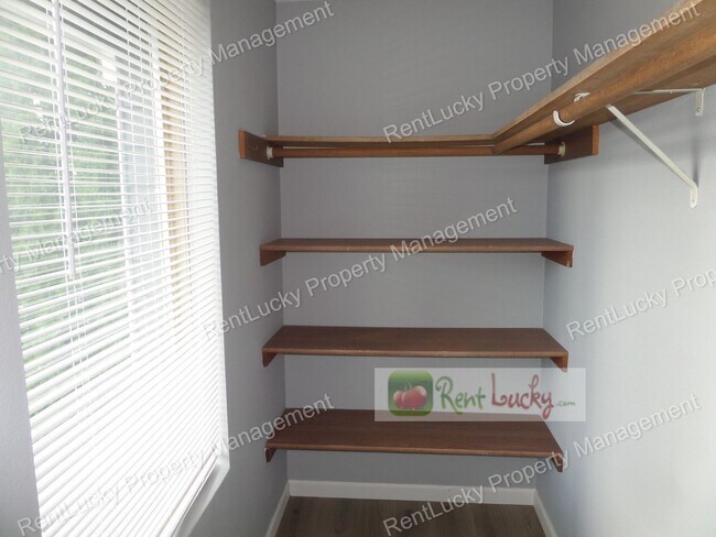 Building Photo - Wonderful & Updated 3-Bedroom Home w/Custom Chicken Coop in Redmond FOR RENT!!