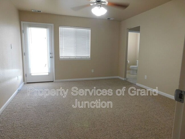 Building Photo - 3006 1/2 Oakwood Drive
