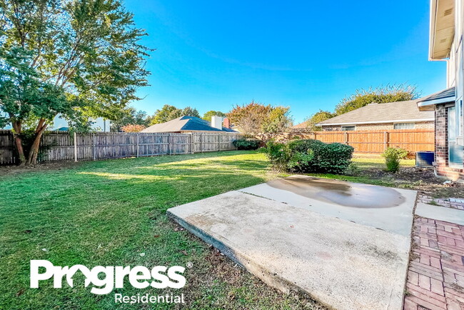 Building Photo - 2843 Red Oak Dr