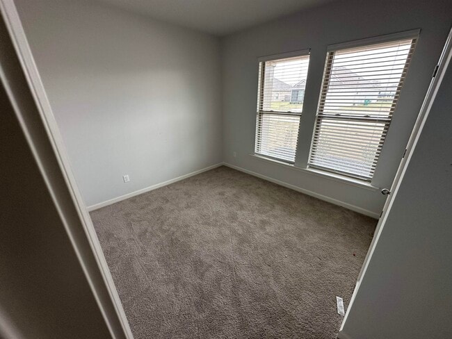 Building Photo - 90 Creek Fall Dr