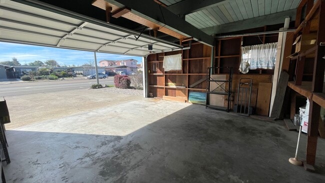 Building Photo - 1213 Otis Dr