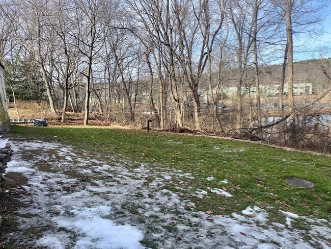 Building Photo - 25 Pine St