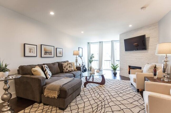 Building Photo - Remodeled 2 Bed / 2 Bath Condo – Valley Vi...